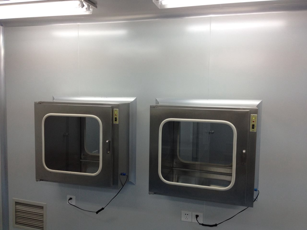 自动互锁式传递窗